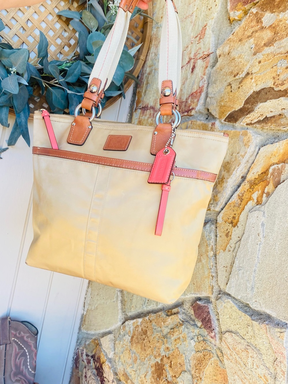Coach M0749-17745 Tote Beige & Brown